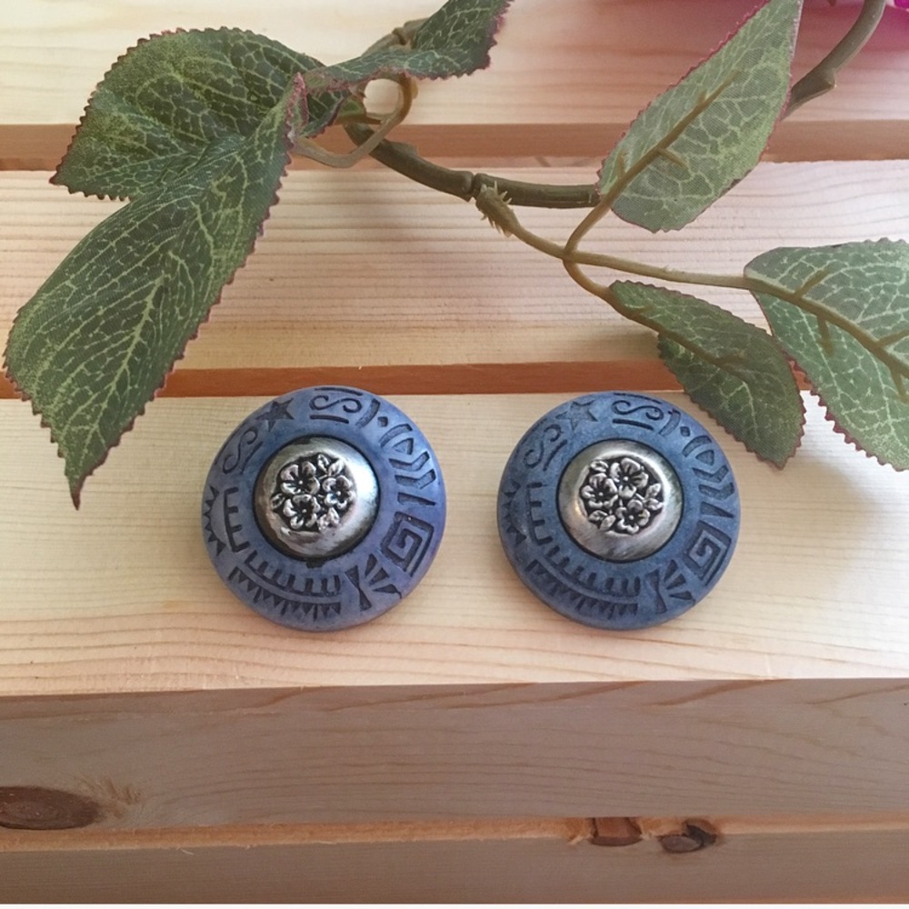 Vintage Round Blue Floral Engraved Clip On Earring